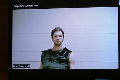 Tyler Robinson, detenido como sospechoso del asesinato del agitador trumpista Charlie Kirk, el martes en su primera comparecencia ante el juez en Provo (Utah), por videoconferencia.