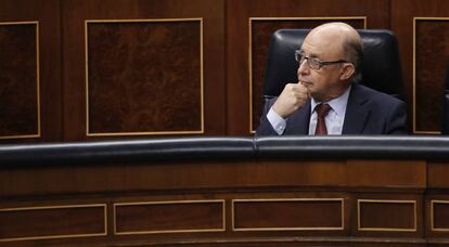 El ministro de Hacienda, Crist&oacute;bal Montoro, en el Congreso.