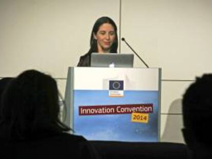 La chef Elena Arzak durante una conferencia en Bruselas, durante la primera jornada de la Convención de Innovación, en la que defendió la investigación culinaria de la gastronomía española.
