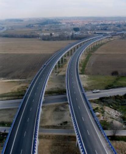 Vista a&eacute;rea de la autopista madrile&ntilde;a radial 3.