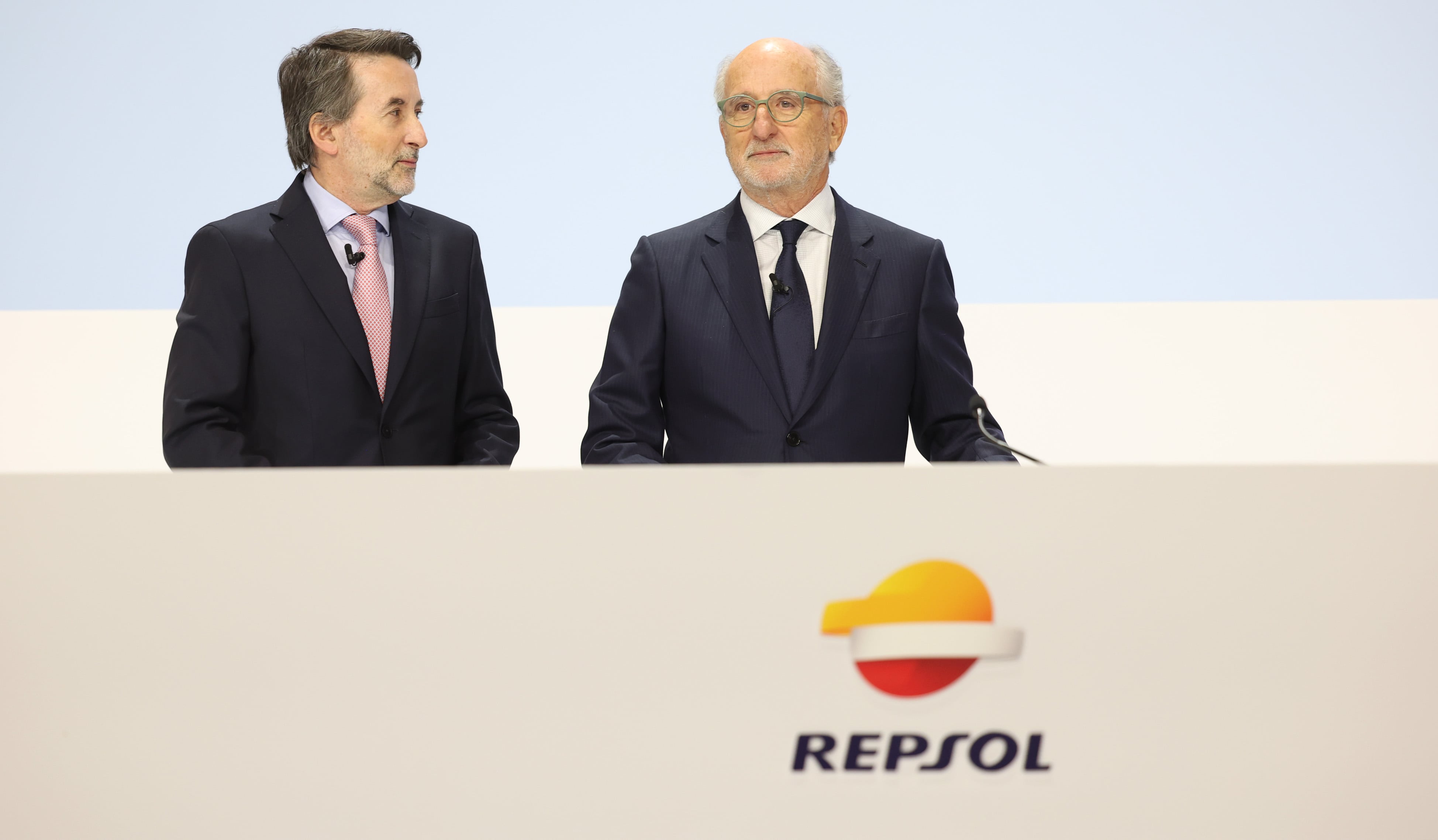 Repsol acuerda la venta del 49% de su mayor cartera de renovables en España a Emiratos Árabes Unidos
