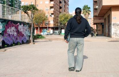 Amar Hassan, en Valencia, tras dejar el CIE.