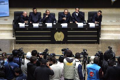 Wilson Rojas Medina, Jorge Humberto Romero, José Libardo Forero, César Augusto Lasso, Carlos José Duarte y Jorge Trujillo Solarte, en rueda de prensa al día siguiente de su liberación.