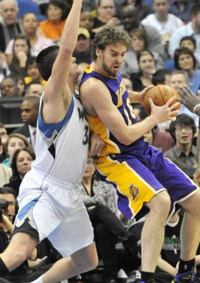 Pau Gasol firmó un nuevo doble con 16 puntos y 14 rebotes.