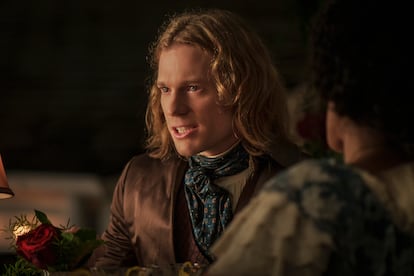 Sam Reid, como Lestat de Lioncourt, en el primer episodio de la serie.