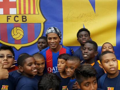 Ronaldinho meets the Bronx soccer stars of tomorrow.