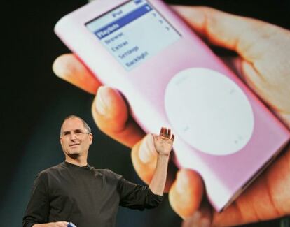 Steve Jobs durante la presentaci&oacute;n de iTunes en Jap&oacute;n en 2005.