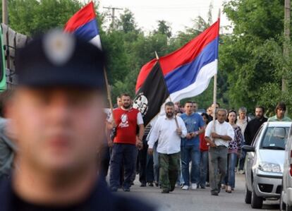 Un centenar de vecinos de Lazarevo marchan en apoyo a Mladic