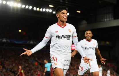 Joaquín Correa, del Sevilla, celebra el gol del empate.
