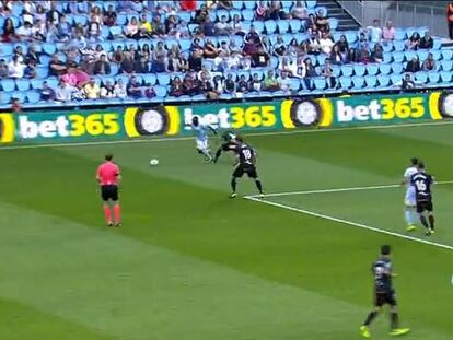 Partido entre el Celta y el Alavés en el estadio de Balaídos.