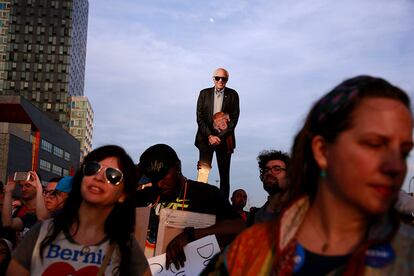 Seguidores del candidato demcrata a la presidencia de Estados Unidos Bernie Sanders durante un acto de campa?a en Queens, en la ciudad de Nueva York.