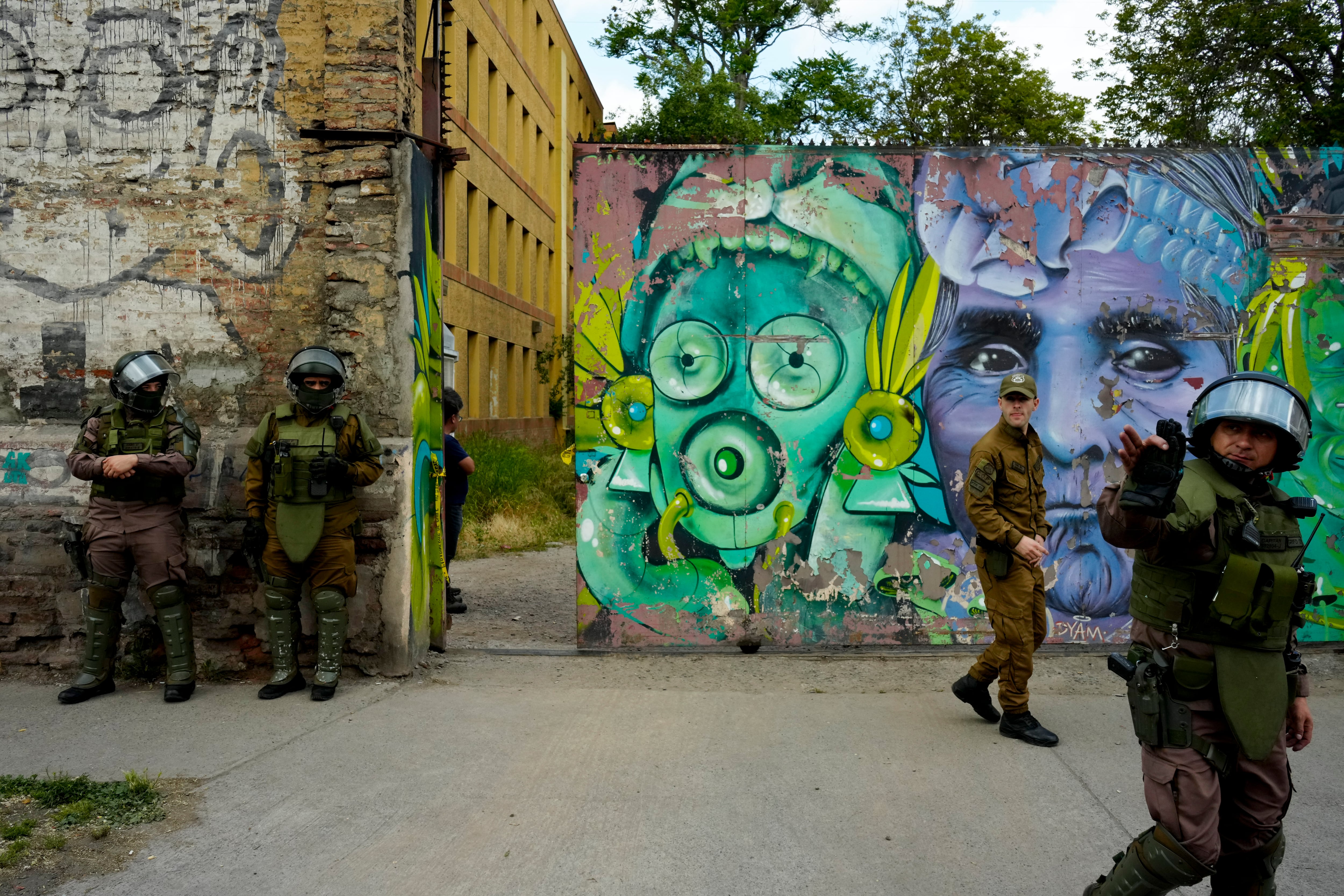 Armas blancas, gas pimienta y una nota de burla: el ataque del alumno de Calama que mató a una docente