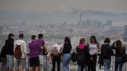 Vistas de Barcelona desde Montjuïc, con contaminación al fondo, en una imagen de marzo de 2022.
