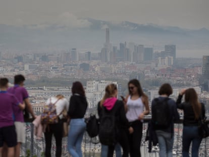 Vistas de Barcelona desde Montjuïc, con contaminación al fondo, en una imagen de marzo de 2022.