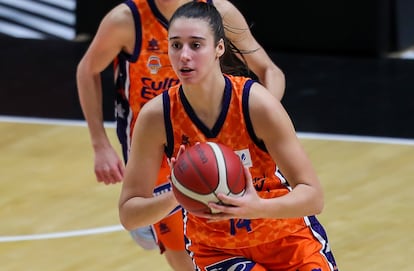 Raquel Carrera, con el Valencia Basket. getty