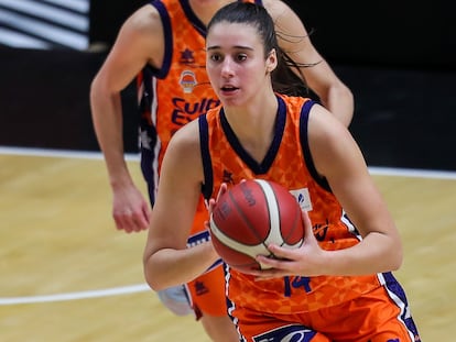 Raquel Carrera, con el Valencia Basket. getty