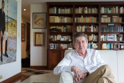 Alfredo Bryce-Echevnique, en su casa de Lima, el pasado enero.