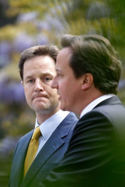 El primer ministro británico, David Cameron (derecha), y el viceprimer ministro, Nick Clegg, en mayo.