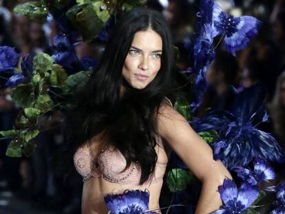 La model Adriana Lima l'any 2015.