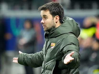 Jonatan Giráldez, técnico del Barcelona, durante el duelo europeo pasado ante el Eintracht de Frankfurt.