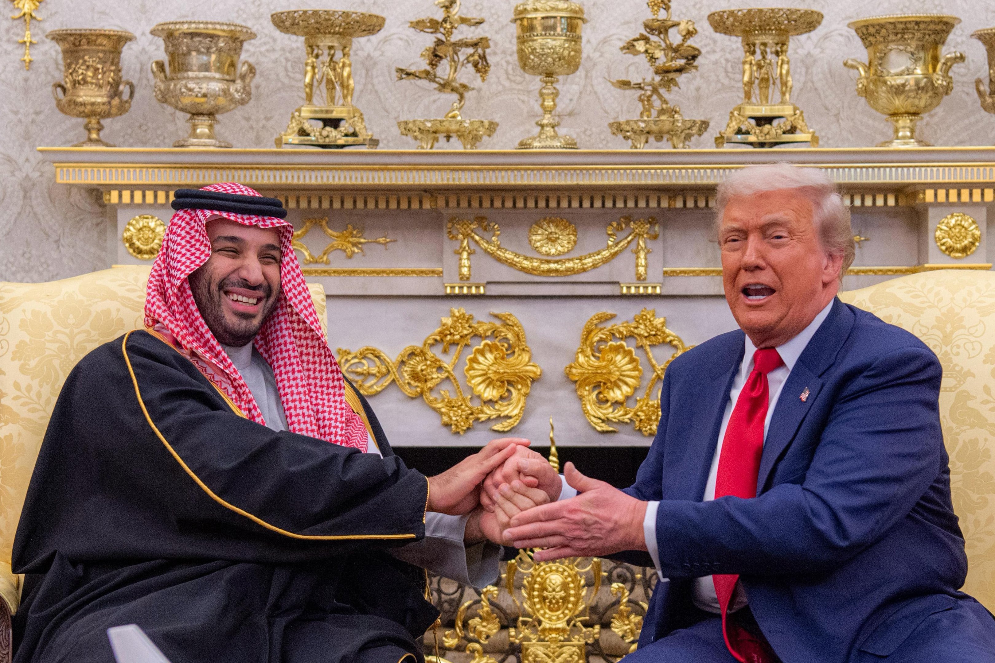 Los otros negocios de Trump: de hoteles y campos de golf hasta relojes y biblias
