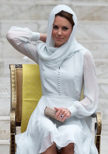 Kate, duquesa de Cambridge, se prepara para visita la mezquita de Kuala Lumpur, Malasia.