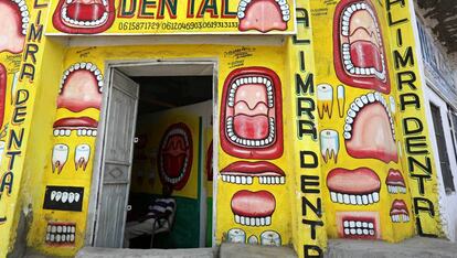 Un dentista de Mogadiscio, capital de Somalia.