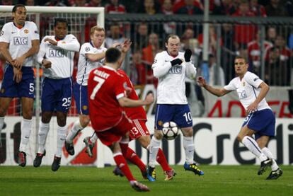 Ribéry lanza la falta con la que el Bayer anotó su primer gol.