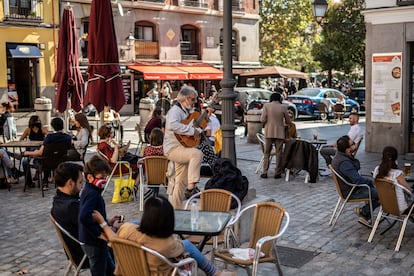 Sidewalk tables at a bar in Madrid's La Latina district on day one of the state of alarm. 
