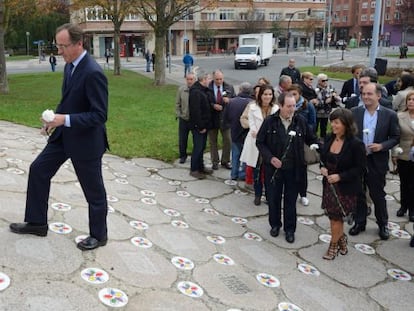 Alfonso Alonso, presidente del PP vasco, en el homenaje a las víctimas del terrorismo que el PP ha celebrado en Vitoria.