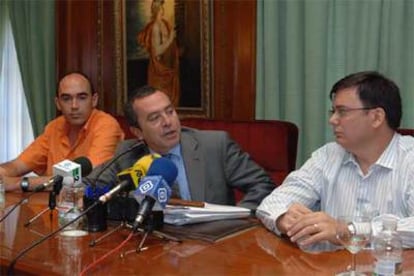 Eduardo Zorrilla, Diego Martín Reyes y Jorge Chacón, ayer en conferencia de prensa en Marbella.