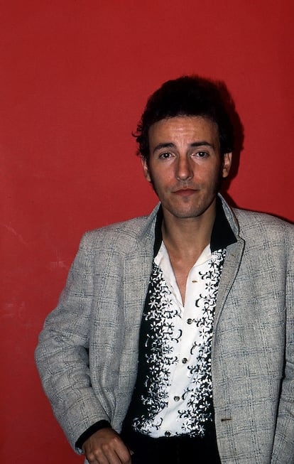 Es prácticamente imposible distinguir a este Springsteen que actuó en el Cobo Hall de Detroit de Joe Strummer. La apuesta psicobilly le sienta muy bien.