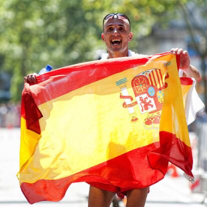 Chema Martínez tras lograr la plata en la maratón.