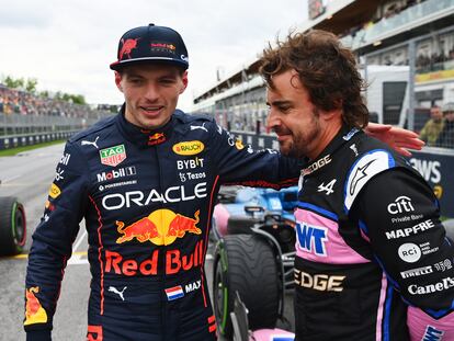 Max Verstappen felicita a Fernando Alonso tras la clasificación.