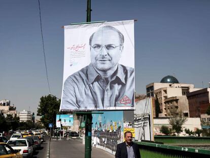 Pancarta del hasta hoy candidato a las presidencias iran&iacute;es, Mohammad Baqer Qalibaf, alcalde de Teher&aacute;n.