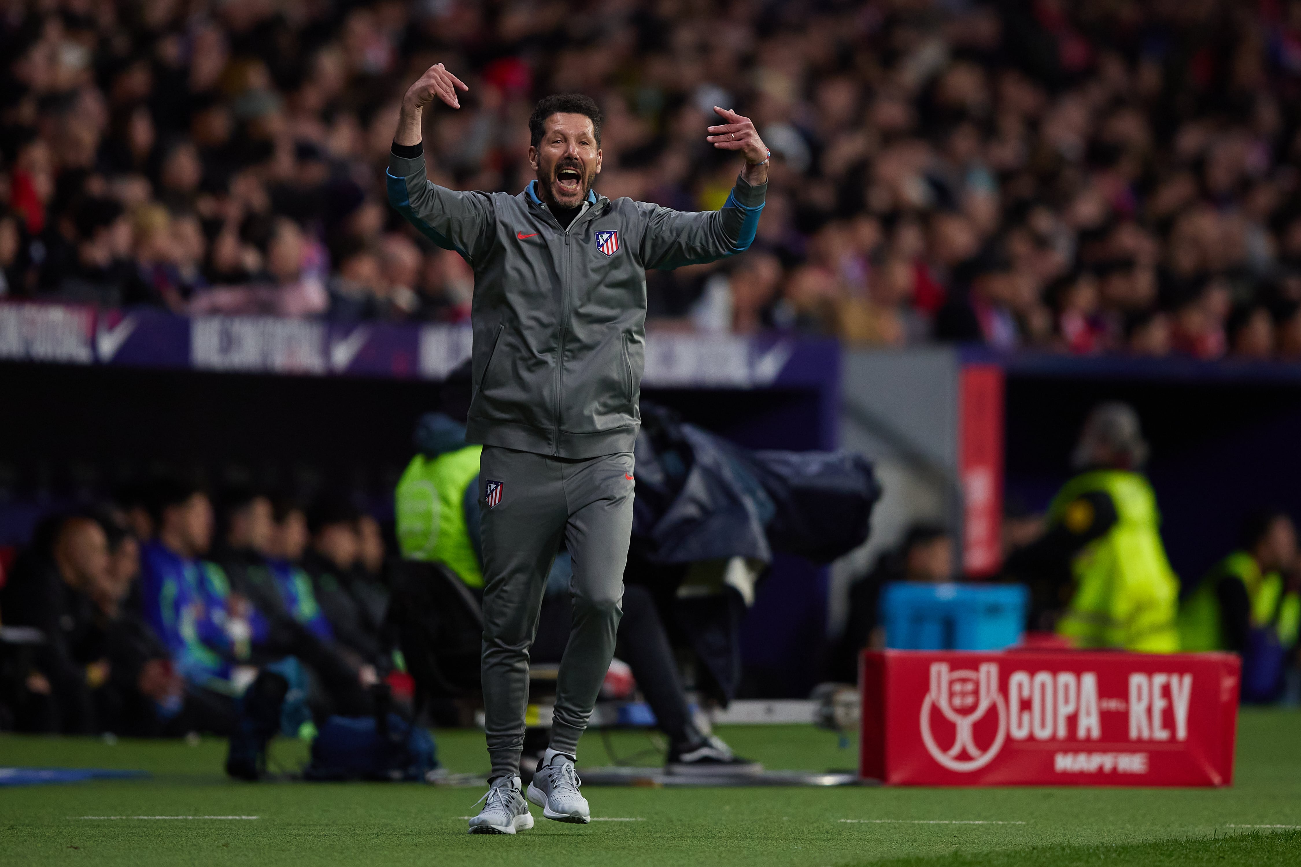 Simeone rectifica un plan inicial rácano: “El primer tiempo no fue bueno, pero no para pedir perdón”