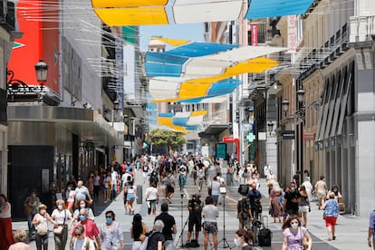 Imagen de la calle Preciados vista desde la Puerta del Sol en Madrid el 29 de junio.