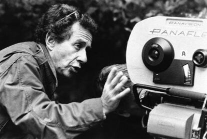 Arthur Penn, en 1985, durante el rodaje de <i>Target, agente doble en Berlín.</i>