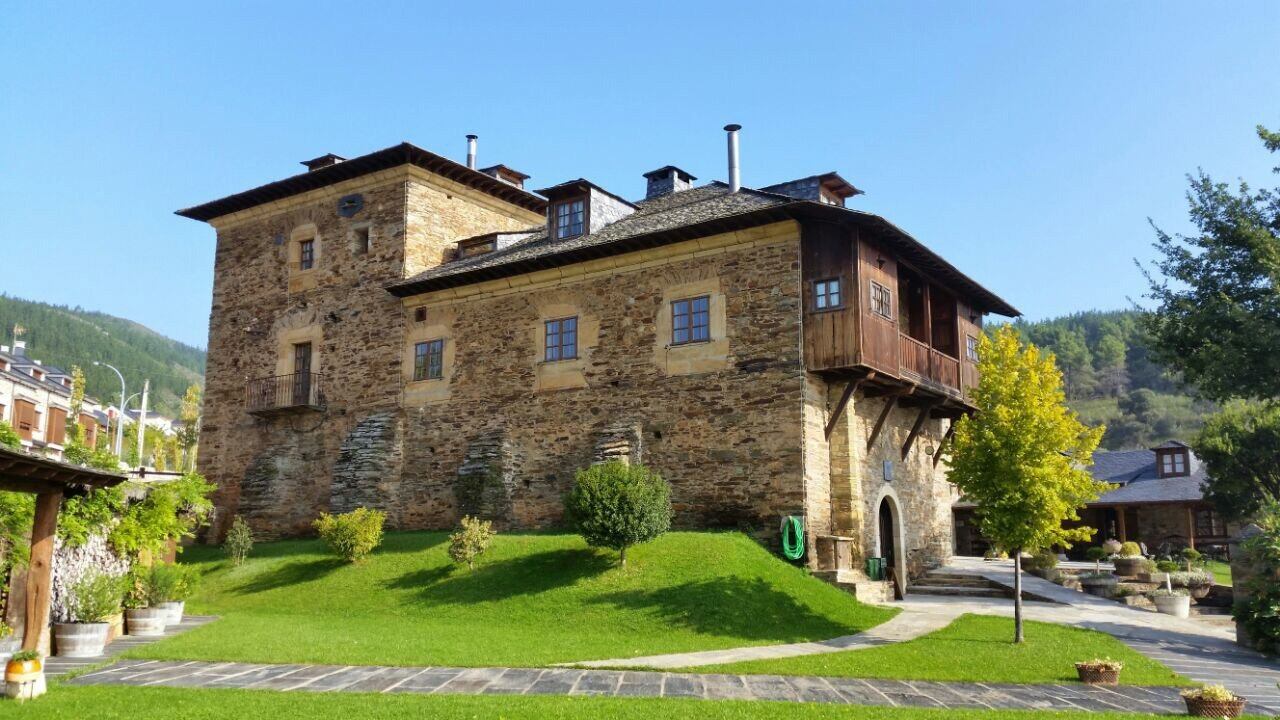 Vista del Palacio de Canedo.