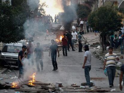 Manifestantes protestam em Istambul depois dos primeiros ataques.