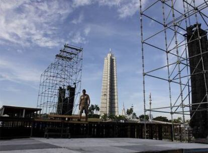 Aspecto del escenario del concierto de Paz sin fronteras, ayer en la plaza de la Revolución de La Habana.