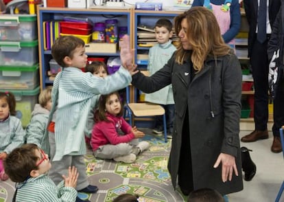 Susana Díaz, ayer, en un colegio de Jerez.
