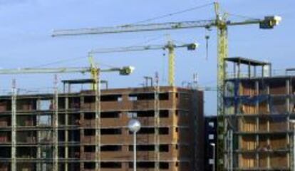 Bloques de viviendas en construcción. EFE/Archivo
