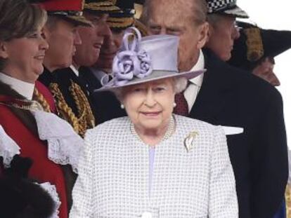 La reina Isabel II de Inglaterra espera la llegada del presidente chino, Xi Jinping.