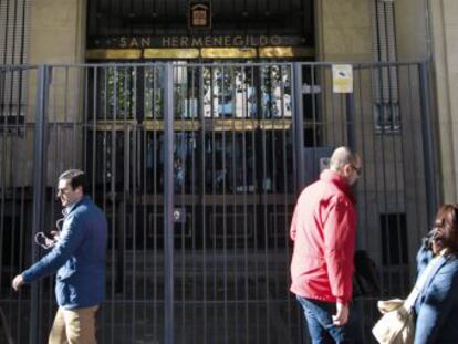 Entrada principal de la residencia universitaria San Hermenegildo de Sevilla. 