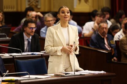 La presidenta del Govern balear, Marga Prohens, durante un pleno en el Parlament balear, en noviembre.