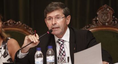 El alcalde de Castell&oacute;n, Alfonso Bataller, durante su intervenci&oacute;n en el pleno. 