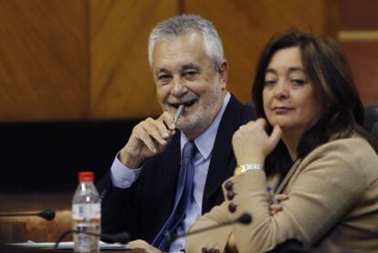 José Antonio Griñán y Mar Moreno, en un momento del pleno.