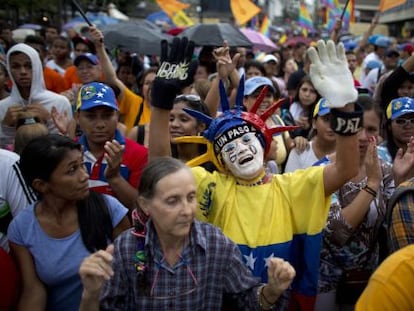 Simpatizantes da MUD em um ato eleitoral em Caracas, nesta quarta-feira.