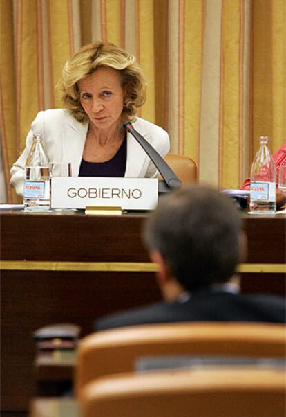 La ministra Elena Salgado, durante su comparecencia ante Comisión de Sanidad del Congreso.